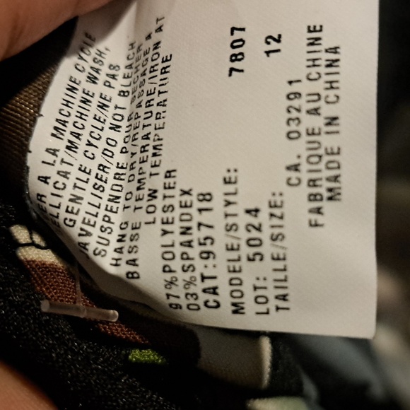 Colorful Geometric Dress With back zipper and neck buttons Size 12 - Picture 6 of 8